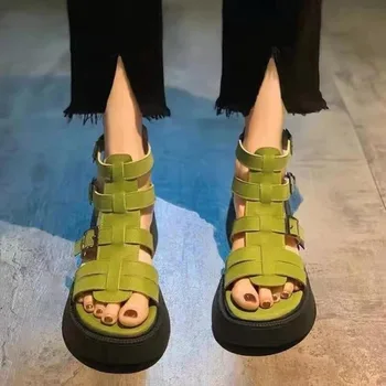 Дамски сандали, летни модни дамски обувки. Дизайнерски модни дамски обувки на среден ток 2023