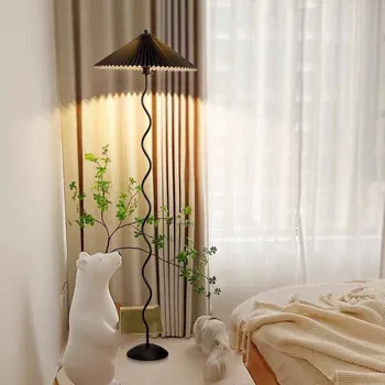 Европейският Лампа с меко Осветление, Елегантен Черен Симпатична под лампа за спални, Эстетичные декорации за дома в стил деко минималистичного