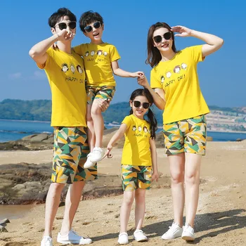 Един и същ дрехи за семейството, Лятна памучен тениска жълта на цвят, за баща, син, майка и дъщеря + камуфляжные шорти, 2 броя, еднакви комплекти за двойки