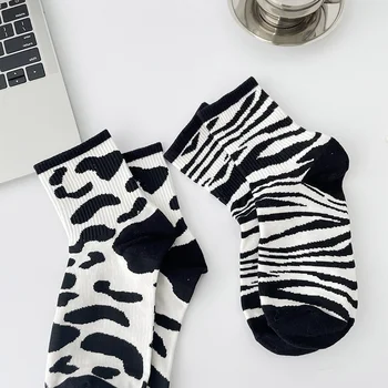 Къси чорапи в ивица с мляко принтом 