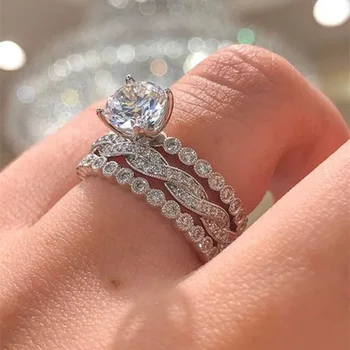 Подарък за годишнина от сватба под формата на три годежни пръстени