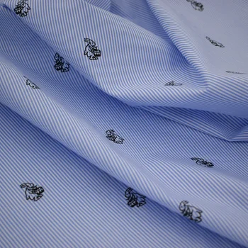 Прекрасен памук материал в синьо грах с принтом място за модни облекла