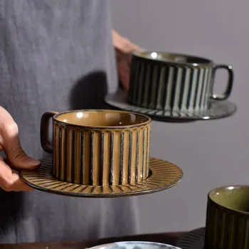 Смяна на пещ Ретро Керамични чашата за Кафе и комплект Чинии Творчески Подарък чаша Ръчна изработка, Следобеден Чай, Чаша с цветен модел, Чаши за Кафе на едро