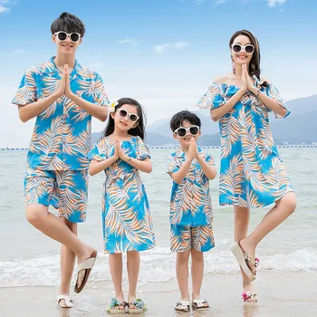 Същите екипи, за семейство, Летни плажни рокли с цветен модел за майки и дъщери, тениска за баща и син + шорти, Празнична облекло за любителите на морето